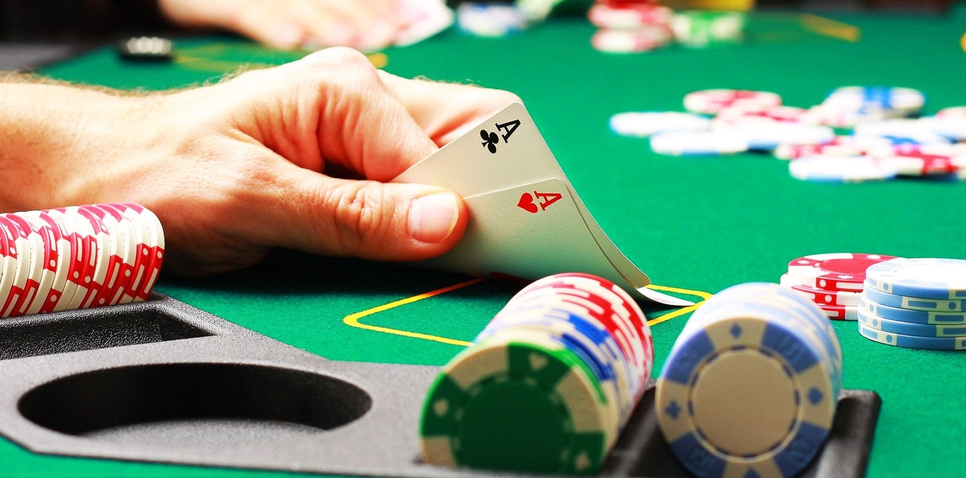 68gamebai reviews Nguyên tắc khi chơi Poker bạn cần nhớ là phải quan sát đối thủ